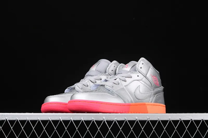 All categories Air Jordan Jordan series basketball shoes Air Jordan 1 Mid Air Jordan 1 Mid SE AJ1 Joe 1 silver powder patent leather mid-top basketball shoes 555112-006